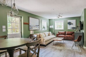 TV - Tucked Inn: Lower Unit - NEW Nelson Co Getaway (Nellysford)