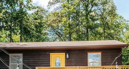 Tucked Inn: Lower Unit - NEW Nelson Co Getaway