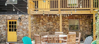 Tucked Inn: Lower Unit - NEW Nelson Co Getaway