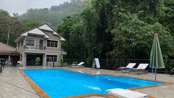 Kolam renang terbuka