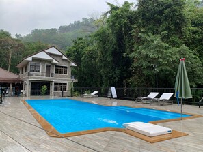 Outdoor pool - Namtok Sarika Resotel (Nakhon Nayok)