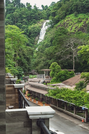 Exclusive Double Room, Balcony, Corner | Mountain view. Namtok Sarika Resotel
