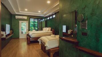 Classic Double Room, River View | Peti besi dalam bilik, langsir/tirai gelap terus, Wi-fi percuma