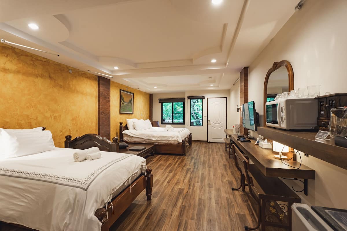 Zimmersafe, Verdunkelungsvorhänge, kostenloses WLAN