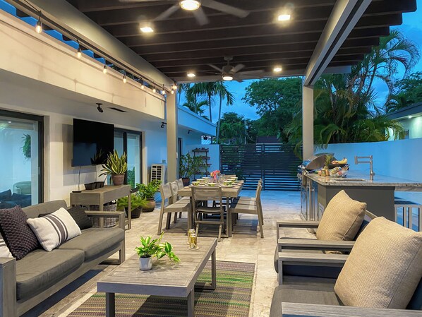 تناول الطعام بالخارج