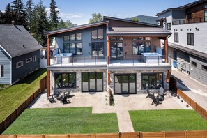 Terrace/patio - New! Bella Alta Luxury Escape - Sleeps 8 (Whitefish)