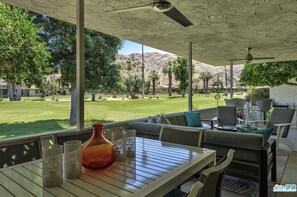 Outdoor dining - Palm Springs Mid Century Canyon Estates GEM with Pools, Spas and Gym (Palm Springs)