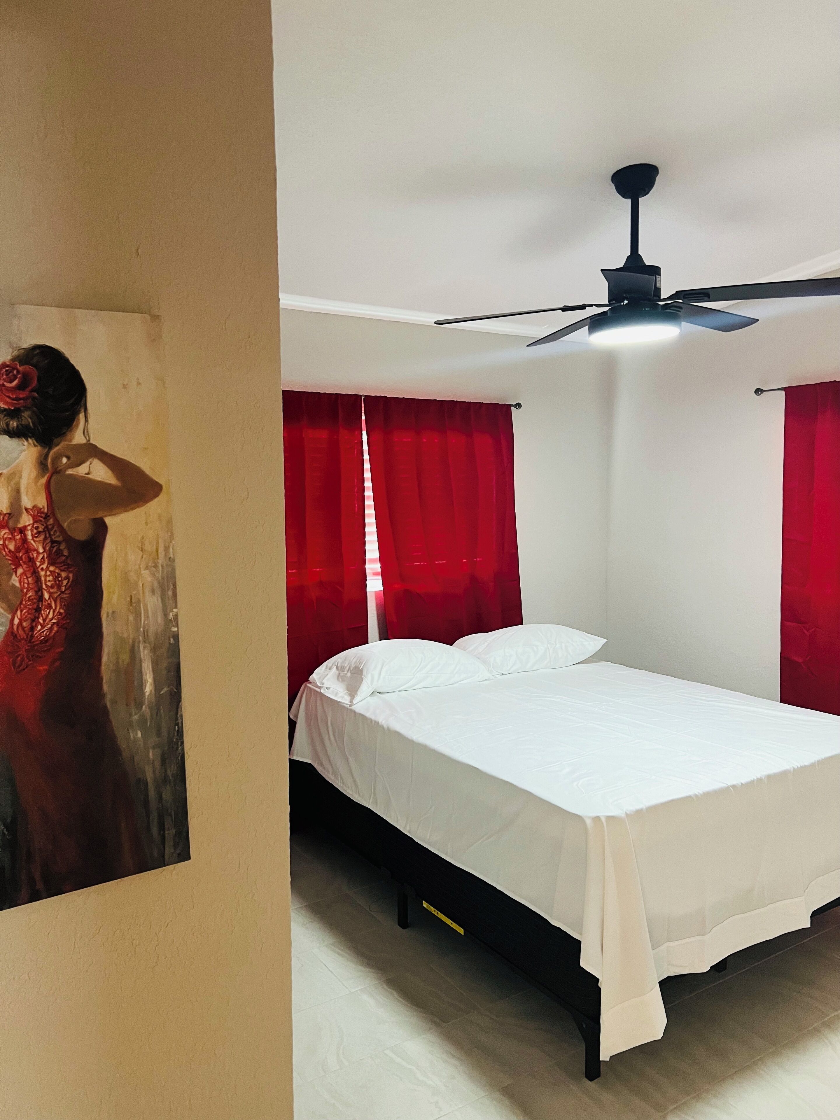 6 bedrooms, desk, iron/ironing board, travel crib