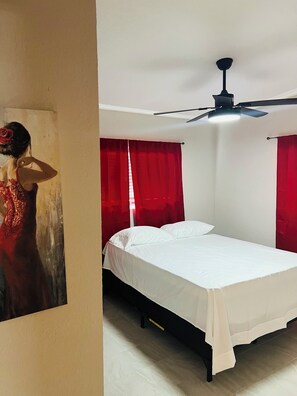 6 soveværelser, skrivebord, strygejern/strygebræt, weekendseng