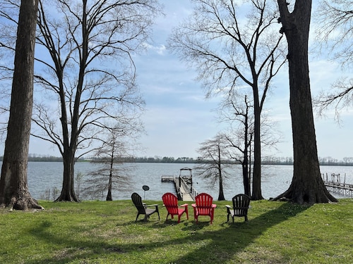 Eagle Lake Escape - lakefront - private lot