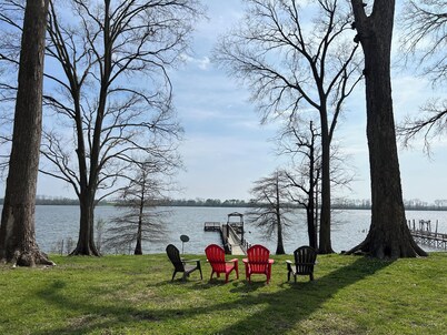 Eagle Lake Escape - lakefront - private lot