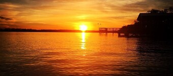 Eagle Lake Escape - lakefront - private lot
