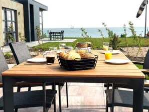 Chalet | Dining - Sustainable Holiday Home on the Ijsselmeer (Enkhuizen)