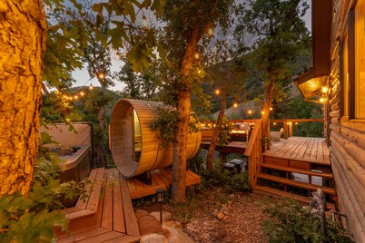 Modern Cabin with Canyon Views with Patio, Sauna Hot Tub, Wifi, AC & Fireplace