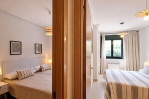 2 bedrooms, iron/ironing board, wheelchair access