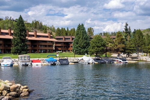 Lakefront Condo - Ground Floor - Fireplace + Two Patios - Ideal for Couples or Families