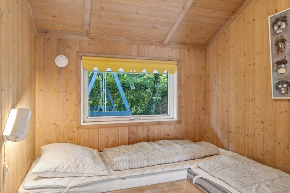 4 bedrooms, iron/ironing board, free WiFi, wheelchair access - Near beach center quiet and secluded lot (Slagelse)