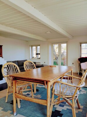 Dining - Holiday cottage with a 90-degree sea view (Ærøskøbing)