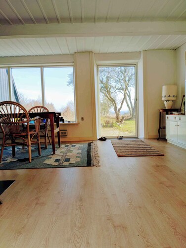 Holiday cottage with a 90-degree sea view