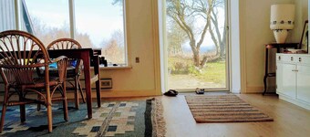 Holiday cottage with a 90-degree sea view