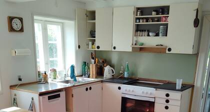 Holiday cottage with a 90-degree sea view