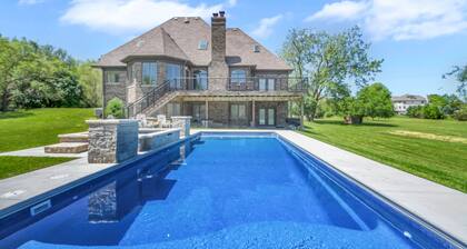 Mokena Manor: Luxury Living - Your Elite Escape!