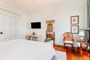 1 bedroom, iron/ironing board, bed sheets - Luxury Private Suite in Boutique Historic Inn The Athenian- Downtown Location (Athens)