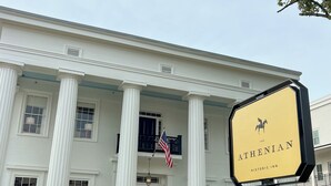 A historic inn with a white facade, large columns, and an American flag. - Luxury Private Suite in Boutique Historic Inn The Athenian- Downtown Location (Athens)