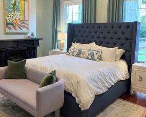 1 quarto, ferros/tábuas de passar roupa, roupa de cama