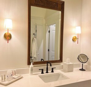 Shower, hair dryer, towels - Luxury Private Suite in Boutique Historic Inn The Athenian- Downtown Location (Athens)