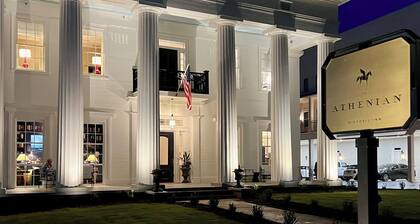 Luxury Private Suite in Boutique Historic Inn The Athenian- Downtown Location