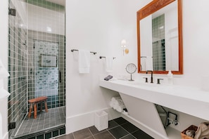 Shower, hair dryer, towels - Luxury Private Suite in Boutique Historic Inn The Athenian- Downtown Location (Athens)