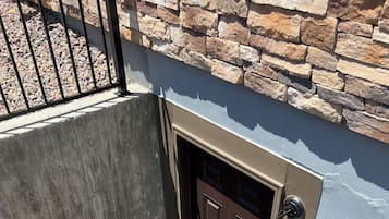 تفاصيل الفندق من الخارج