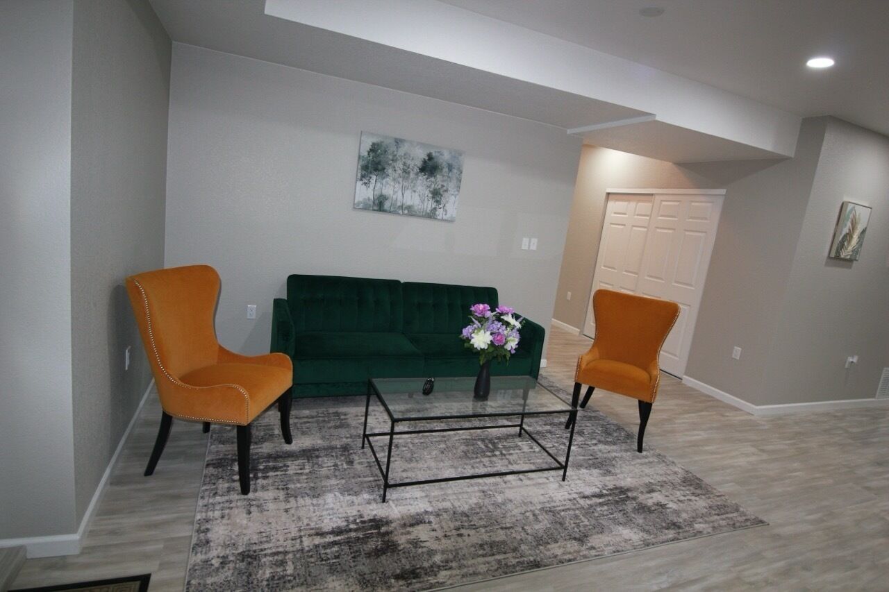 Brand-new spacious 2-bedroom basement  with AC and WiFi in lovely East Aurora!