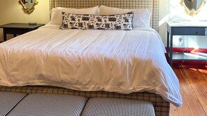 Unclassified image, 3 of 13, button - Luxury Private Suite in Boutique Historic Inn The Athenian- Downtown Location (Athens)