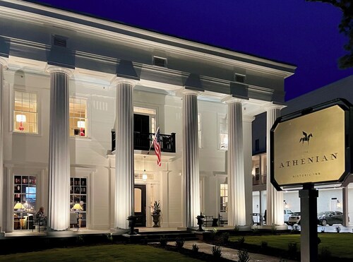 Luxury Private Suite in Boutique Historic Inn The Athenian- Downtown Location