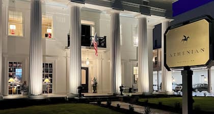 Luxury Private Suite in Boutique Historic Inn The Athenian- Downtown Location