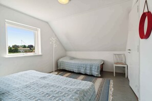 3 bedrooms, iron/ironing board, free WiFi