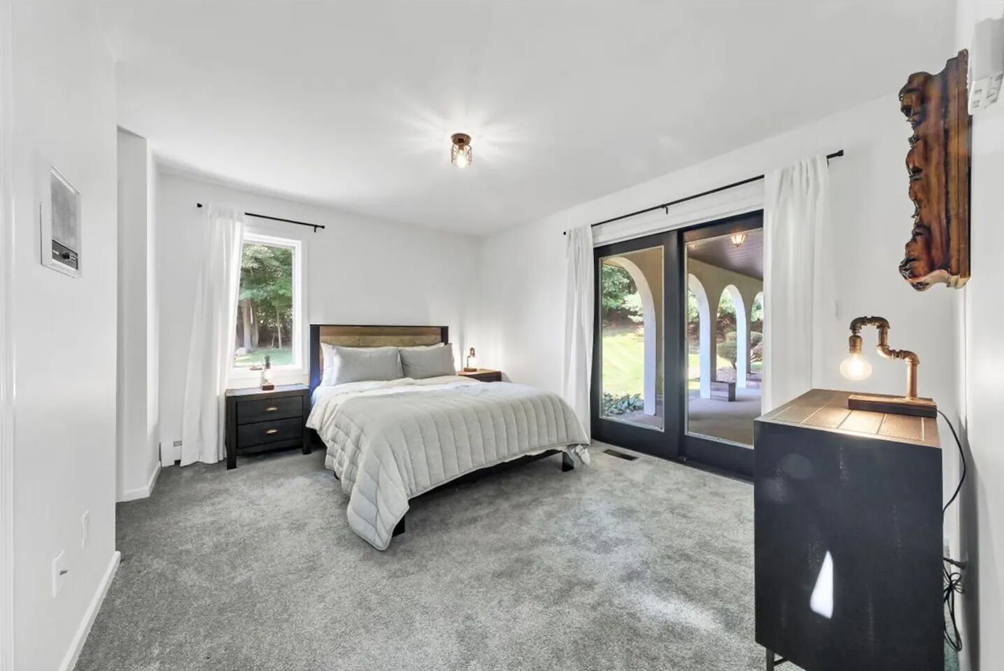 5 bedrooms, travel crib, WiFi, bed sheets