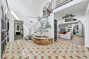 Interior - Spacious + beautiful 5-bedroom Mediterranean Villa in Monroe, NY. (Monroe)