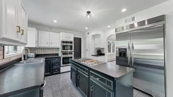 Micro-ondes, four, plaque de cuisson, lave-vaisselle