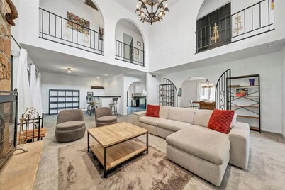 Spacious + beautiful 5-bedroom Mediterranean Villa in Monroe, NY.