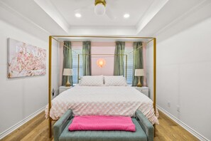 3 bedrooms, desk, iron/ironing board, free WiFi