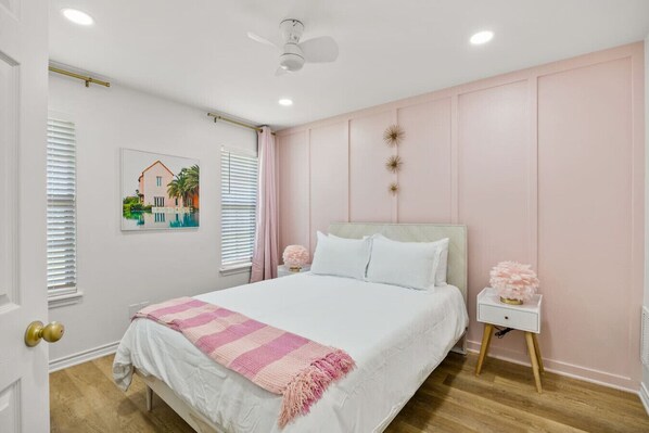 3 chambres, bureau, fer et planche à repasser, accès au Wi-Fi (inclus)