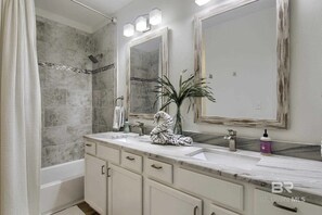 Dusche, Handtücher, Toilettenpapier