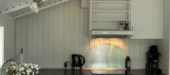 Cozy cottage with a wilderness hot tub