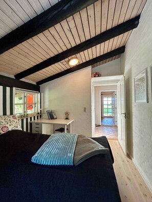 4 bedrooms, iron/ironing board, free WiFi - Togetherness coziness magical Great Belt view (Tranekær)