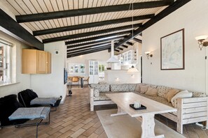 TV, fireplace, ping pong