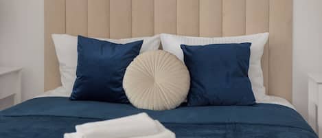 1 habitación, escritorio, tabla de planchar con plancha y wifi