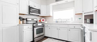 Home in DT Libertyville great for Navy Graduations